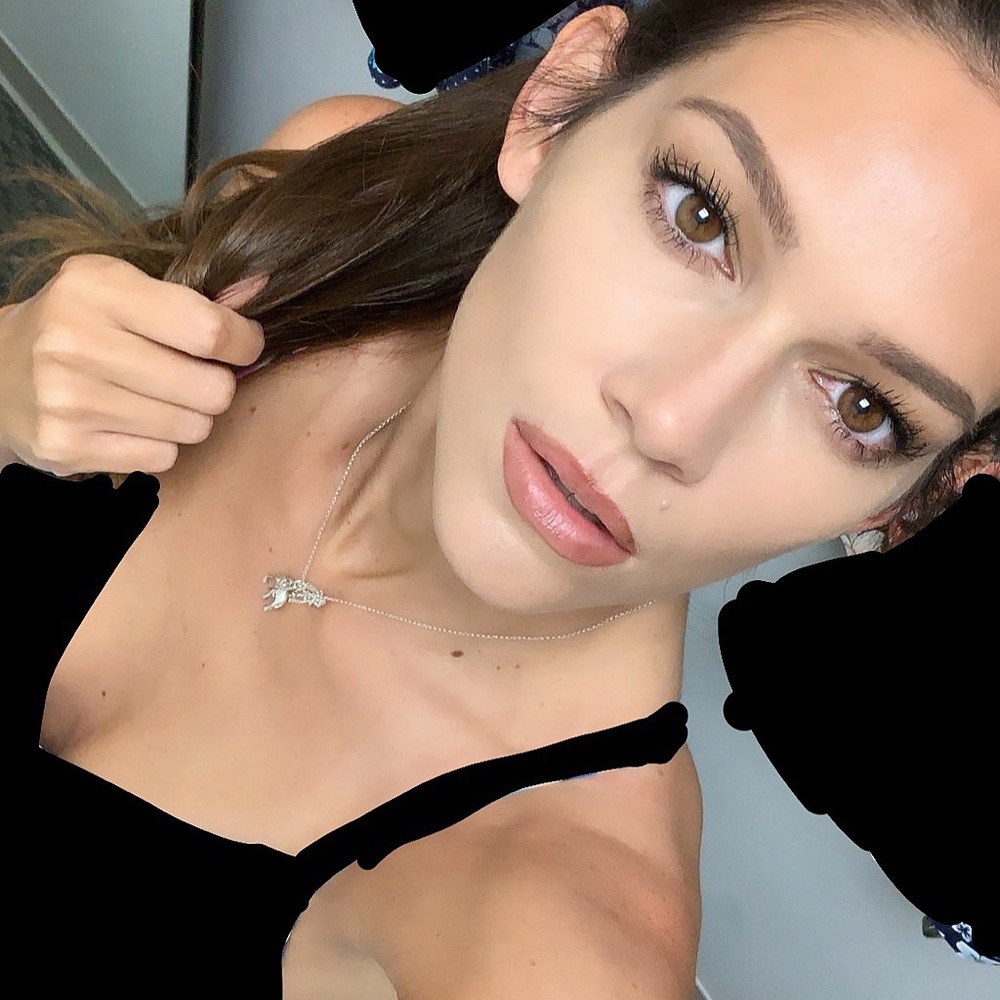 Meet your Posher, Carrie